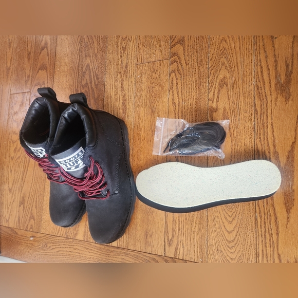 New Condition Black Roots Buff Boots - Picture 7 of 7